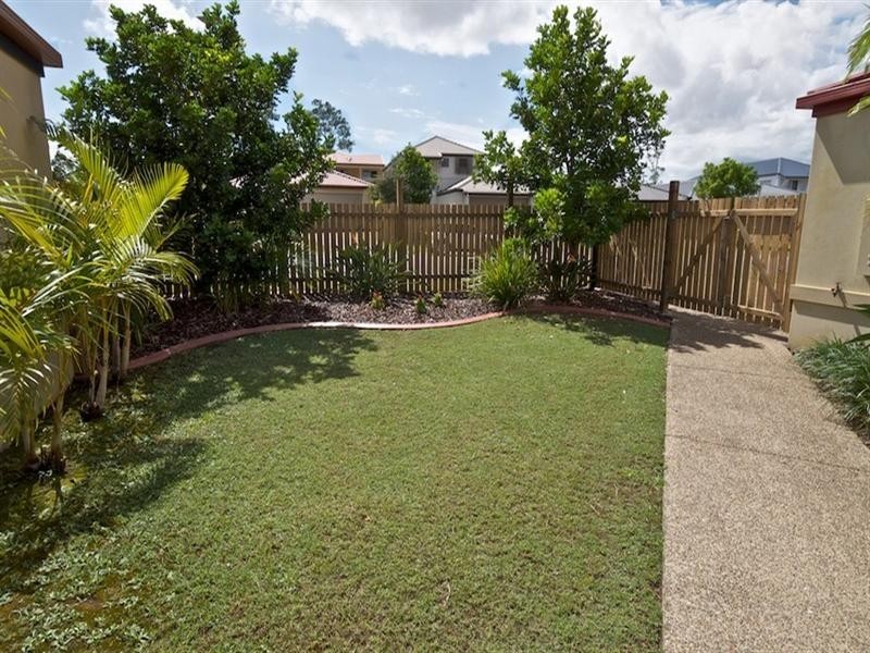 70 Tee Trees Boulevard, Arundel QLD 4214