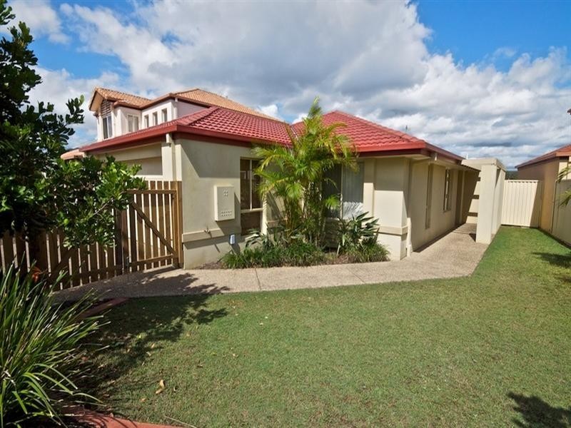 70 Tee Trees Boulevard, Arundel QLD 4214