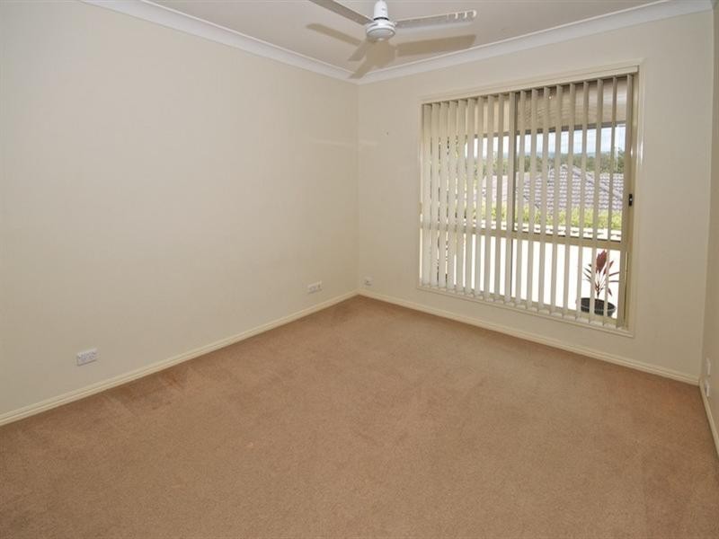 70 Tee Trees Boulevard, Arundel QLD 4214