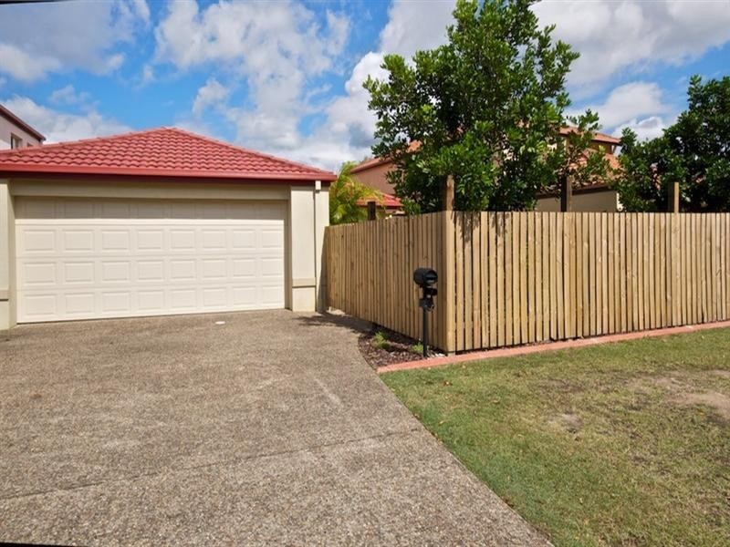 70 Tee Trees Boulevard, Arundel QLD 4214
