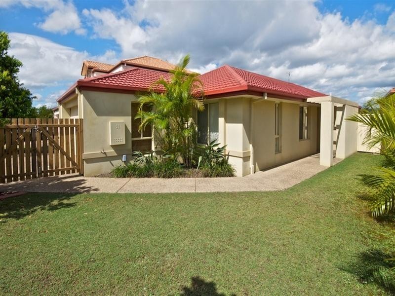 70 Tee Trees Boulevard, Arundel QLD 4214