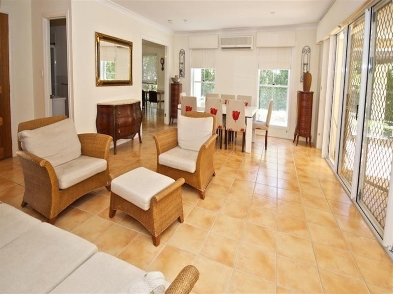 71 Chichester Drive, Arundel QLD 4214