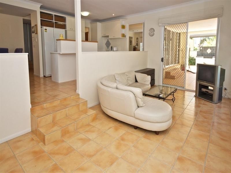 71 Chichester Drive, Arundel QLD 4214