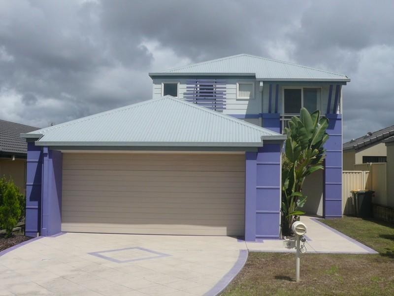 64 Tee Trees Boulevard, Arundel QLD 4214