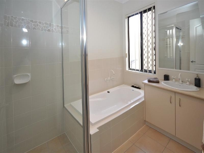 47 Golden Bear Drive, Arundel QLD 4214