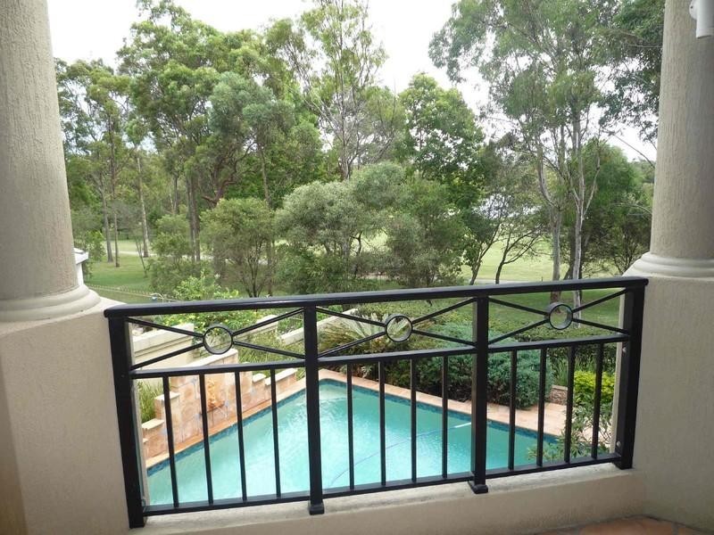 24 Jarvis Place, Arundel QLD 4214