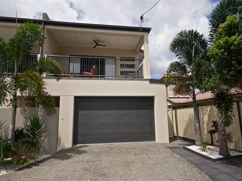 2/34 Robert Street, Labrador QLD 4215