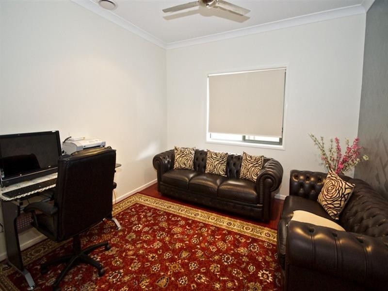 2/34 Robert Street, Labrador QLD 4215