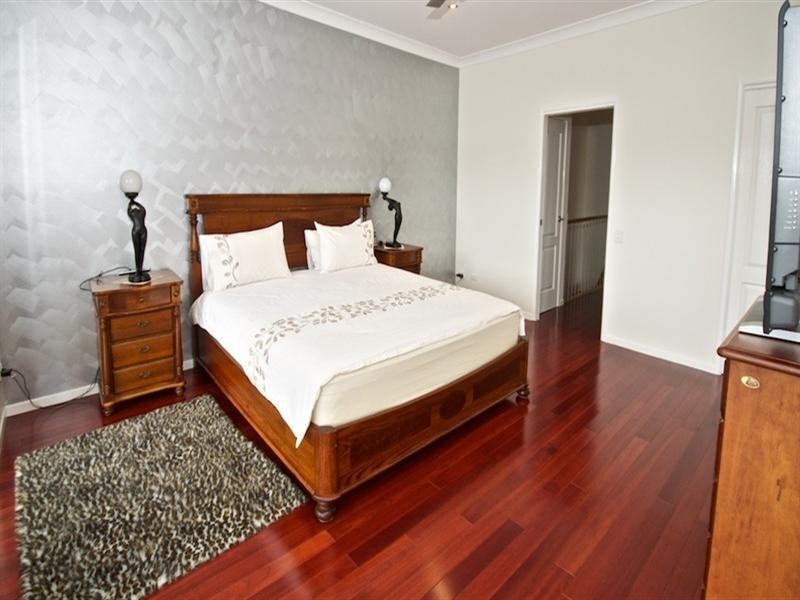 2/34 Robert Street, Labrador QLD 4215