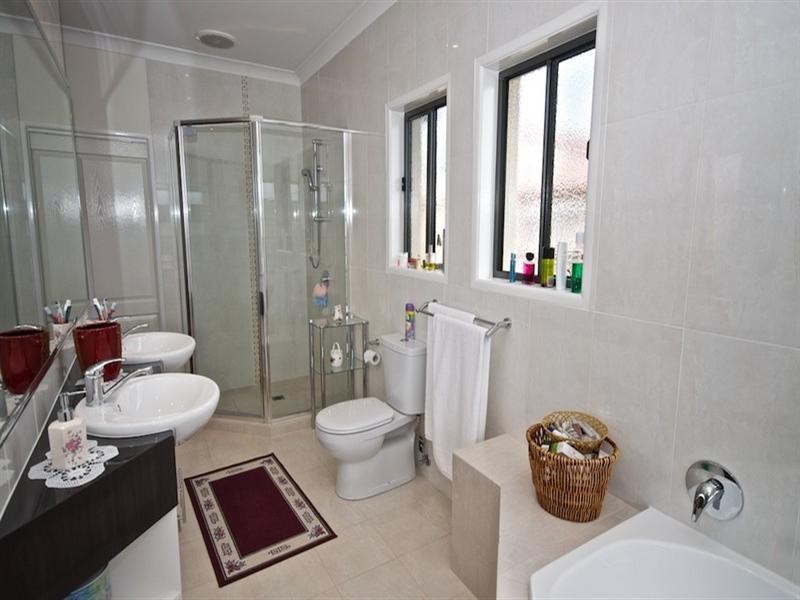 2/34 Robert Street, Labrador QLD 4215