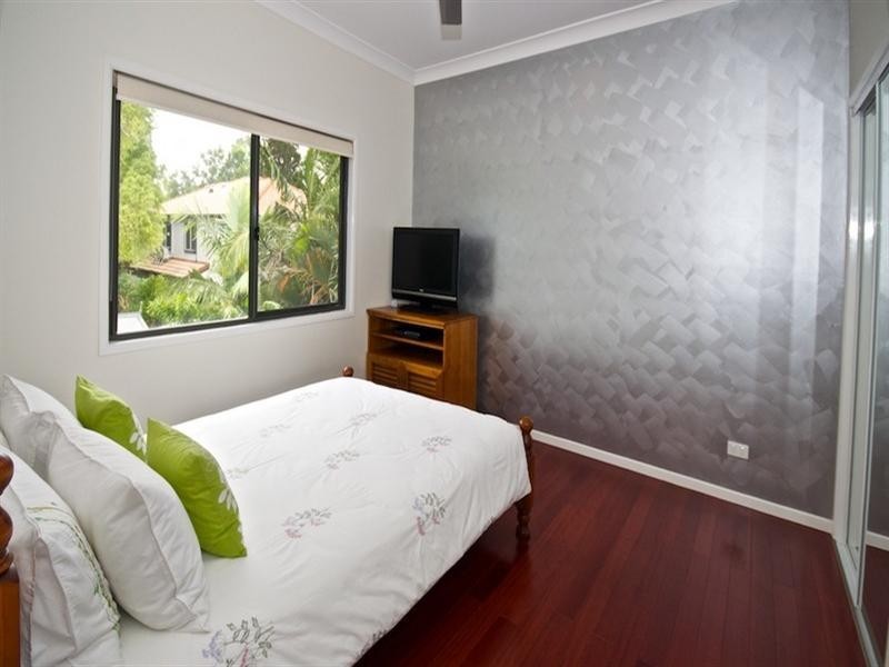 2/34 Robert Street, Labrador QLD 4215