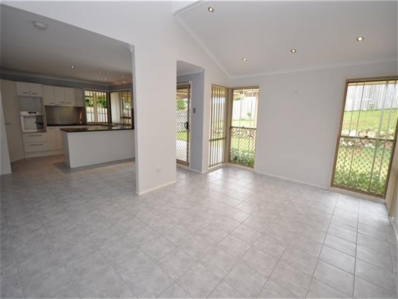 6 Errol Flynn Court, Parkwood QLD 4214