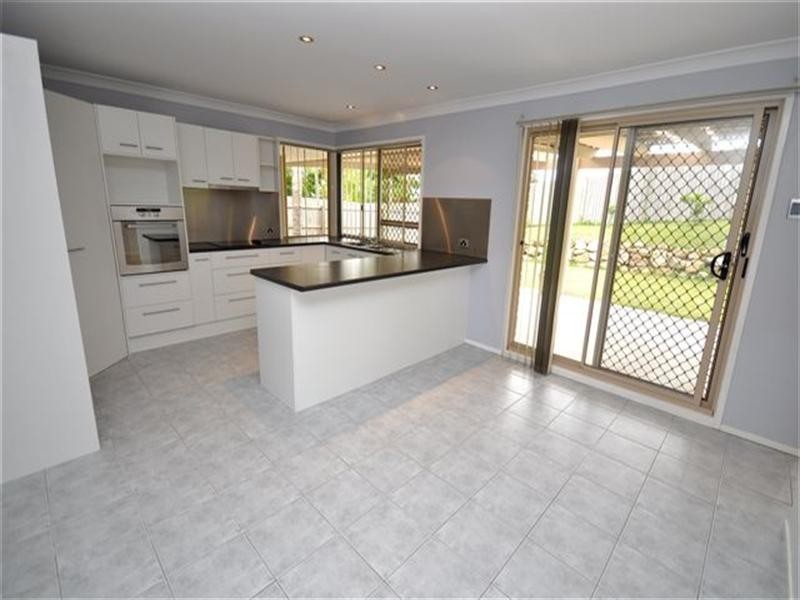 6 Errol Flynn Court, Parkwood QLD 4214