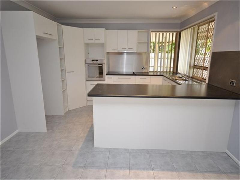 6 Errol Flynn Court, Parkwood QLD 4214