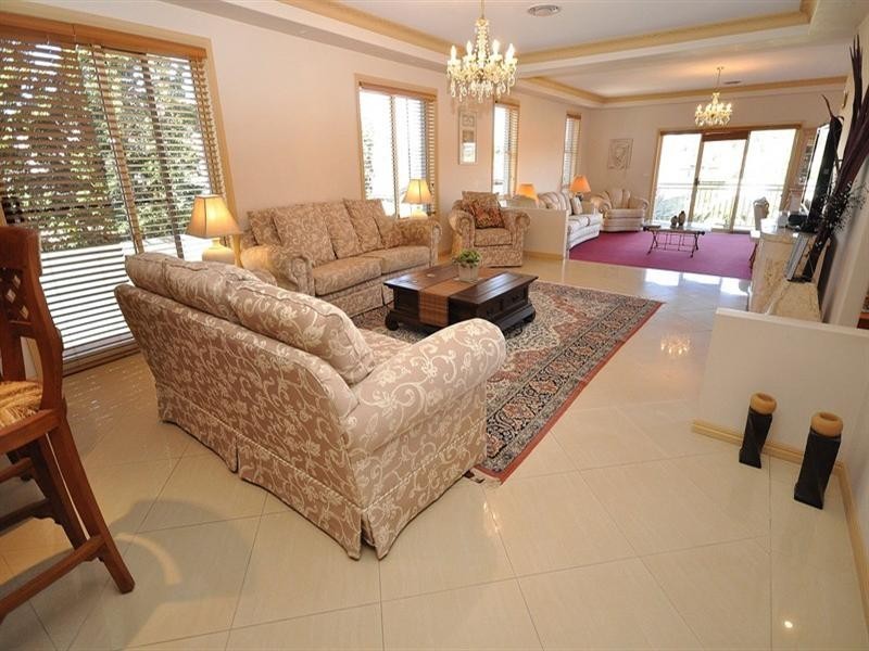 12 Shoreham Chase, Arundel QLD 4214