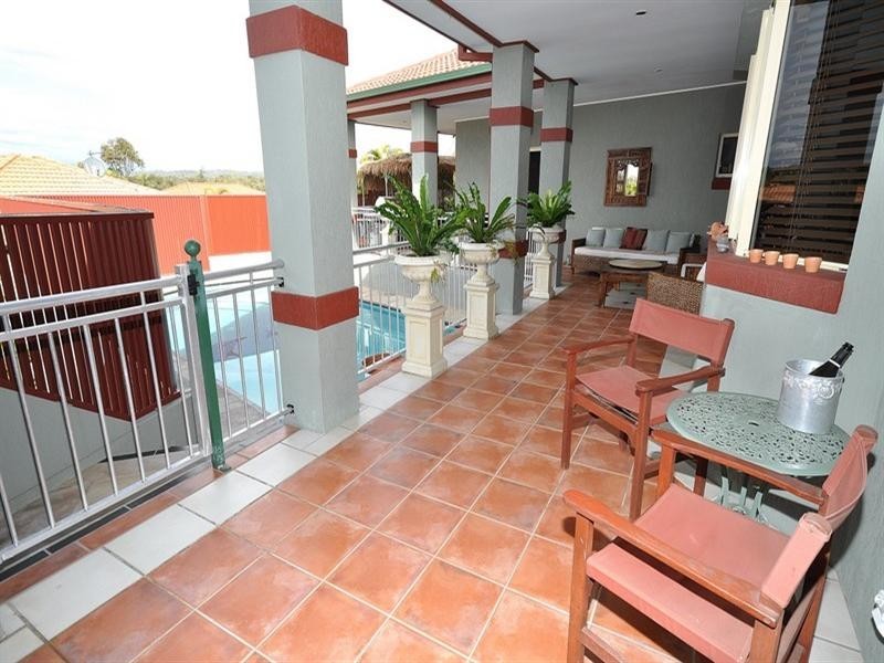 12 Shoreham Chase, Arundel QLD 4214