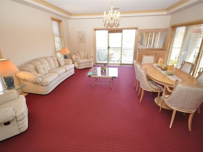 12 Shoreham Chase, Arundel QLD 4214