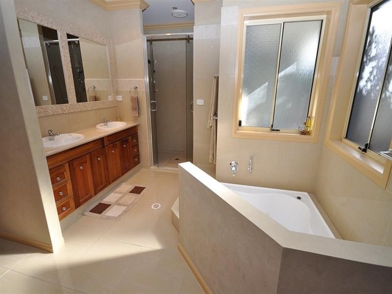 12 Shoreham Chase, Arundel QLD 4214