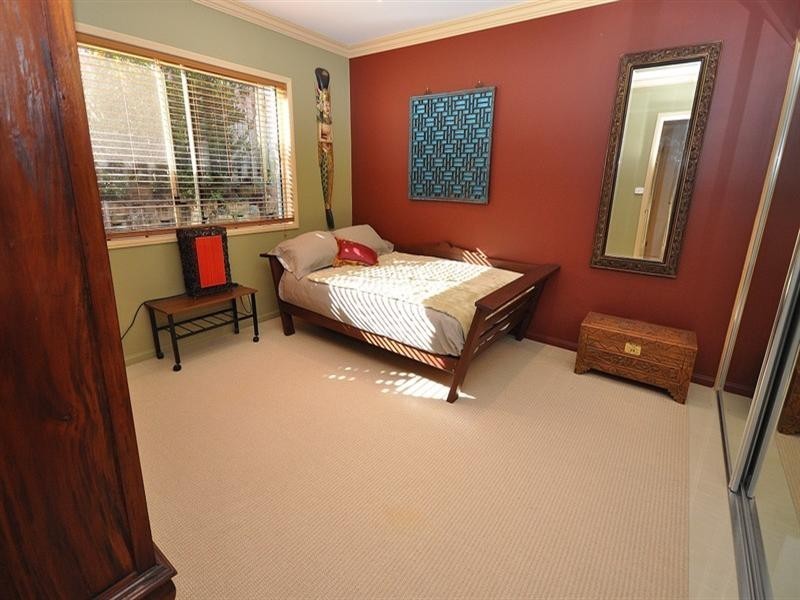 12 Shoreham Chase, Arundel QLD 4214