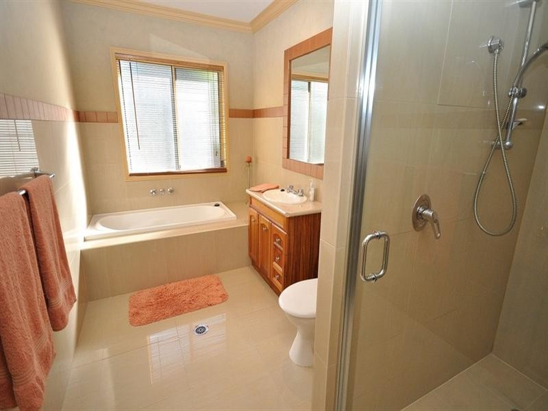 12 Shoreham Chase, Arundel QLD 4214