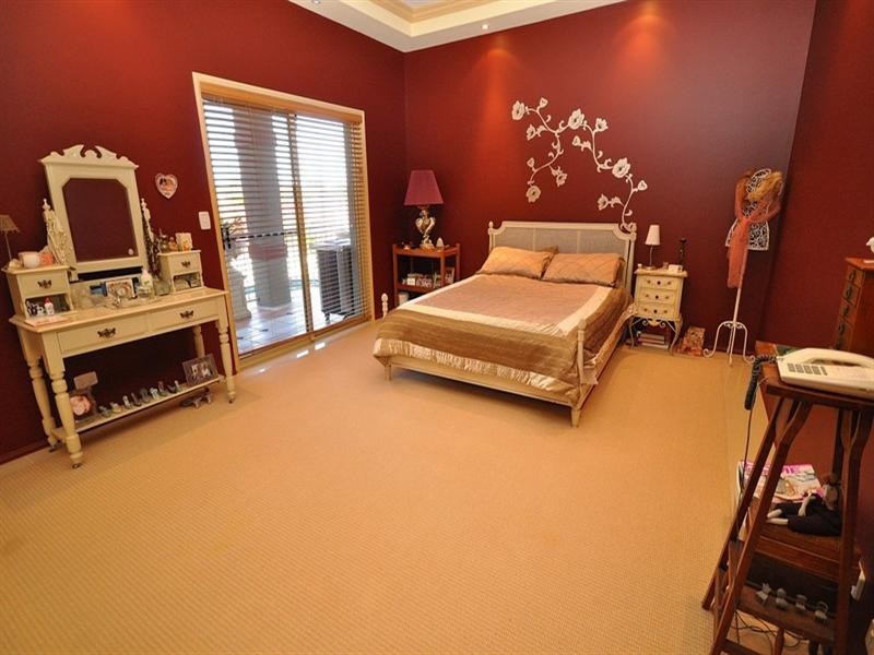 12 Shoreham Chase, Arundel QLD 4214