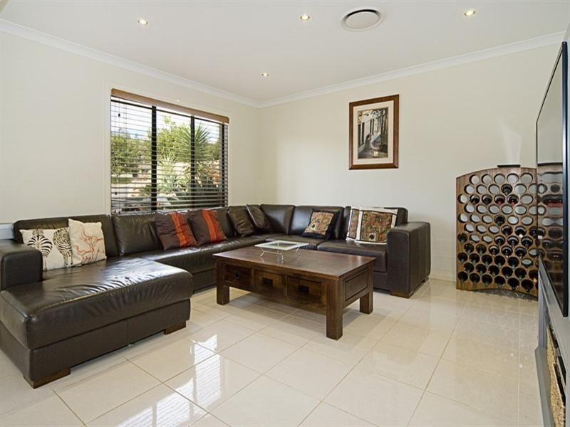 7 Soward Court, Pacific Pines QLD 4211