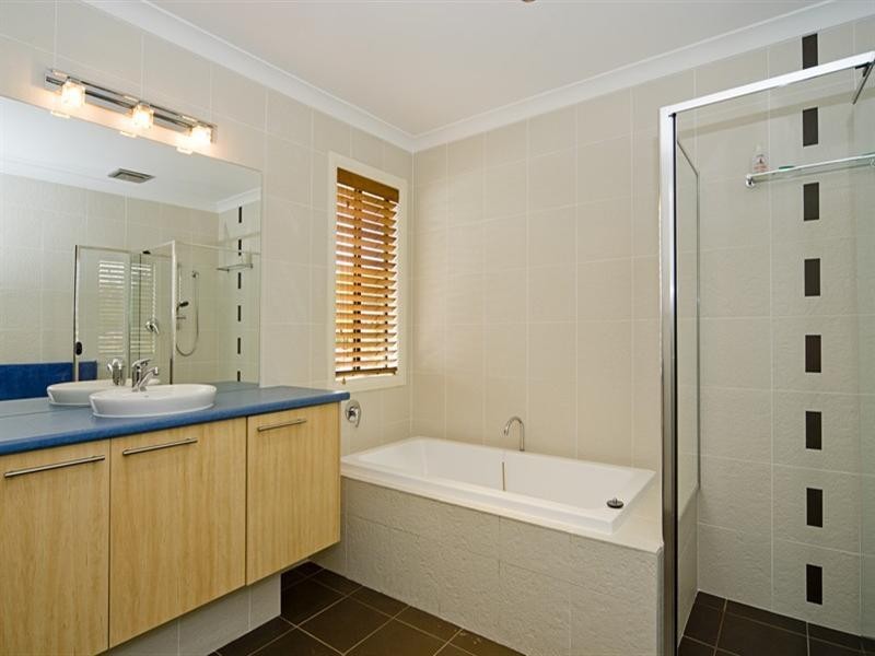 7 Soward Court, Pacific Pines QLD 4211