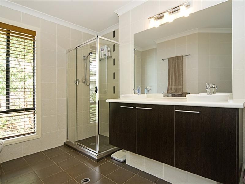 7 Soward Court, Pacific Pines QLD 4211