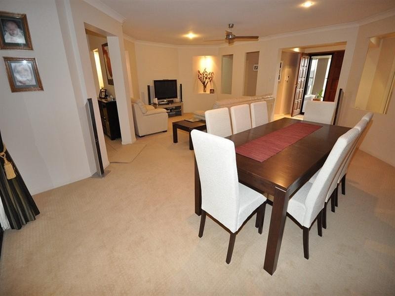 73 Arun Drive, Arundel QLD 4214