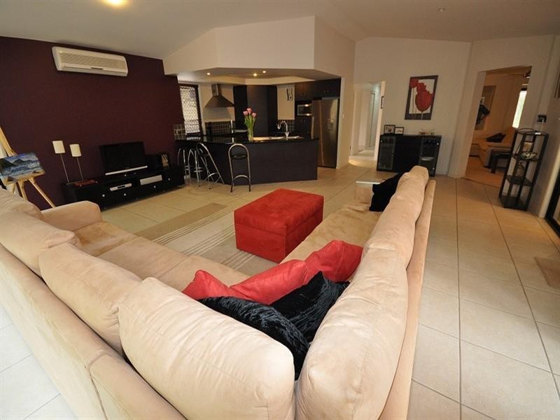 73 Arun Drive, Arundel QLD 4214