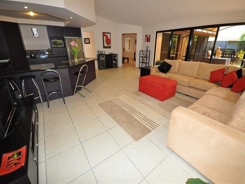 73 Arun Drive, Arundel QLD 4214