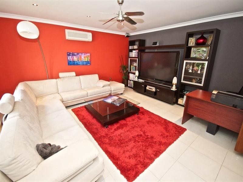 6 Jarvis Place, Arundel QLD 4214