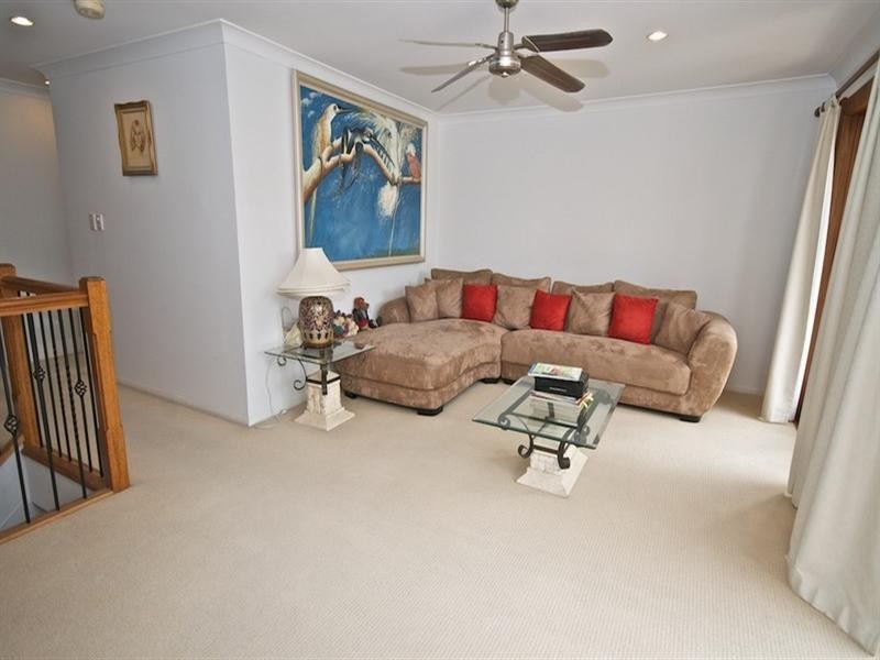 6 Jarvis Place, Arundel QLD 4214