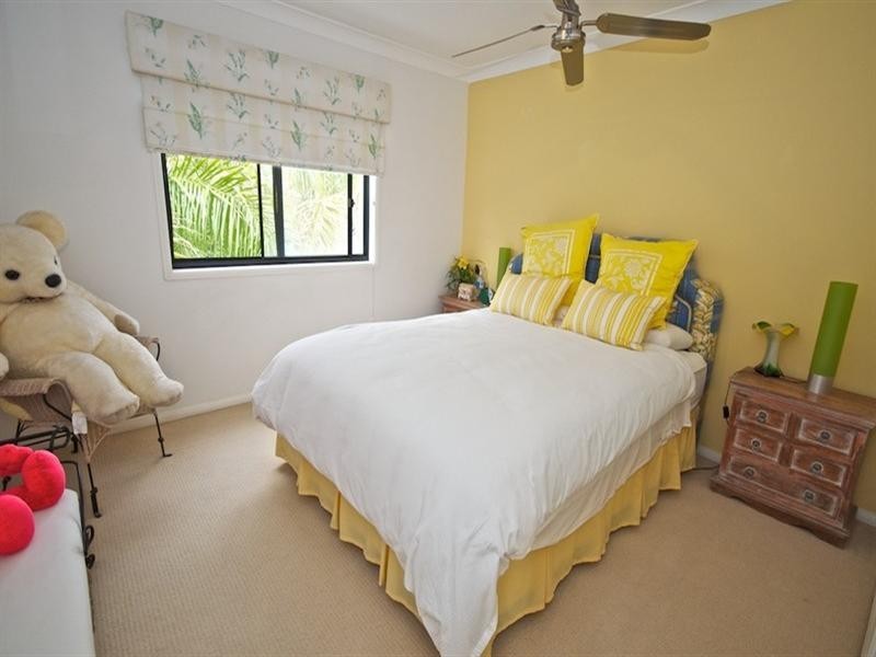 6 Jarvis Place, Arundel QLD 4214