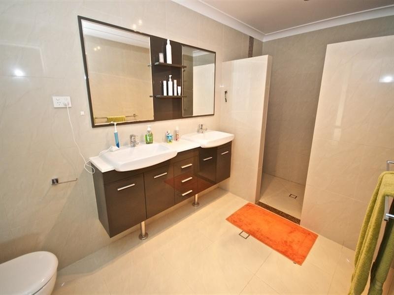 64 Castle Hill Drive South, Gaven QLD 4211