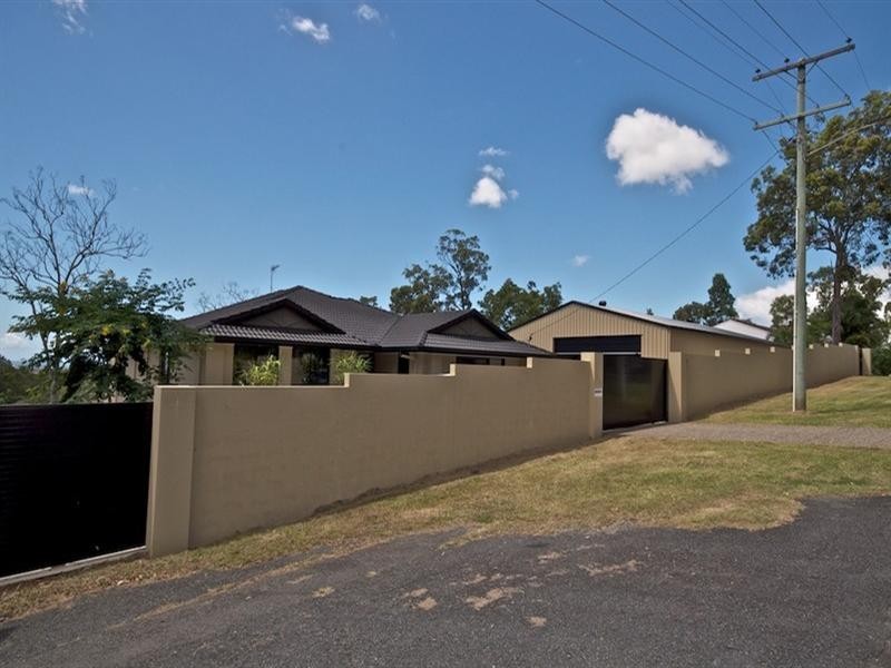 64 Castle Hill Drive South, Gaven QLD 4211