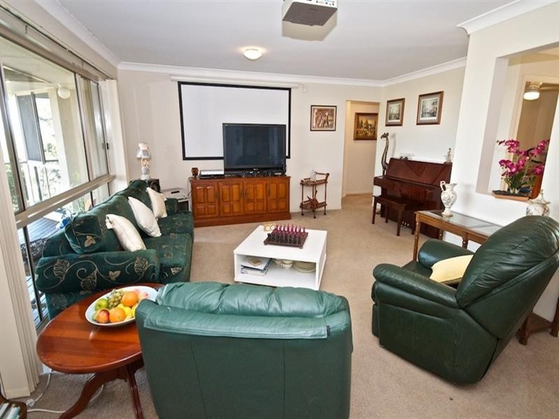 33 Midway Terrace, Pacific Pines QLD 4211