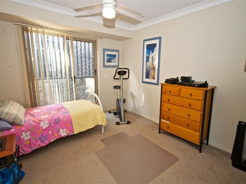 33 Midway Terrace, Pacific Pines QLD 4211