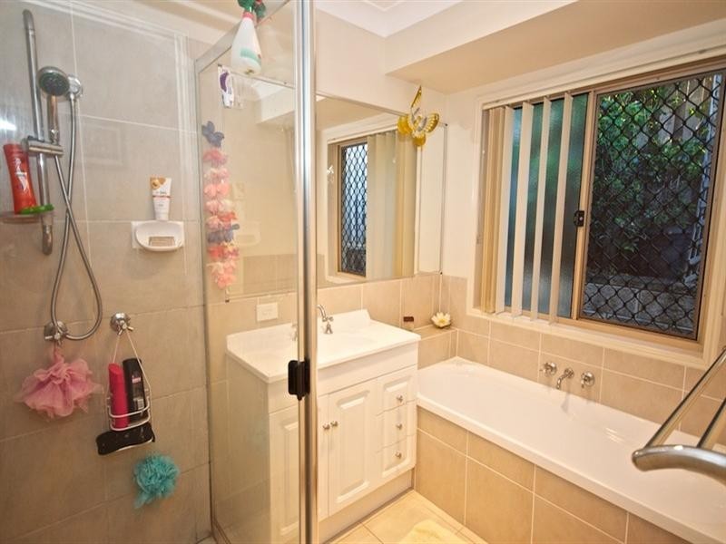 33 Midway Terrace, Pacific Pines QLD 4211