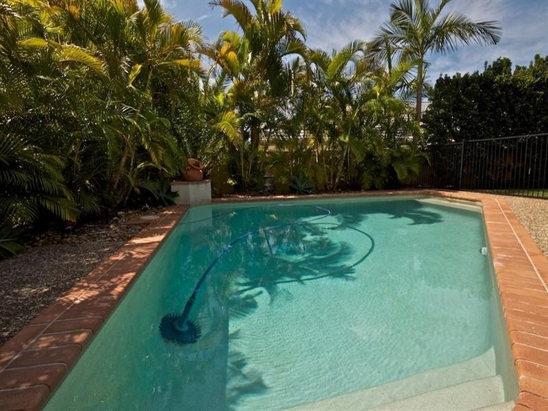 20 Hazel Court, Arundel QLD 4214