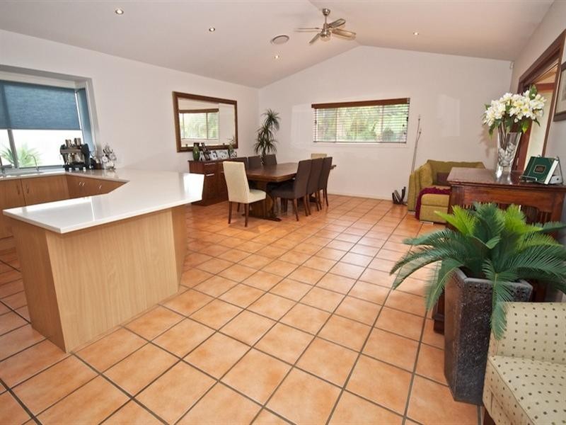 20 Hazel Court, Arundel QLD 4214