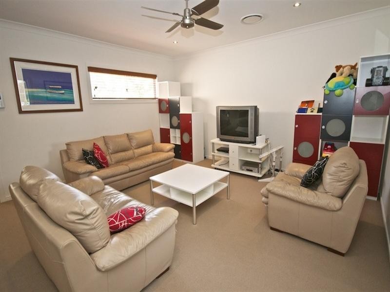 20 Hazel Court, Arundel QLD 4214