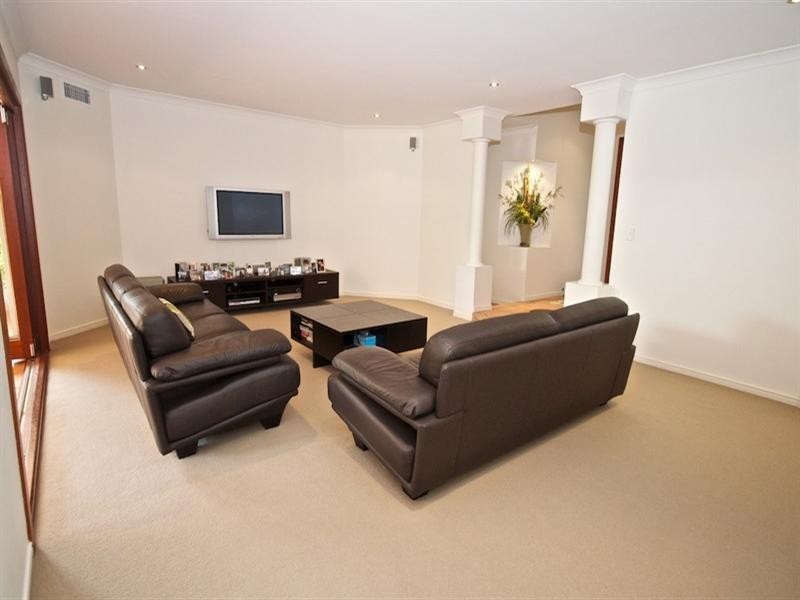20 Hazel Court, Arundel QLD 4214