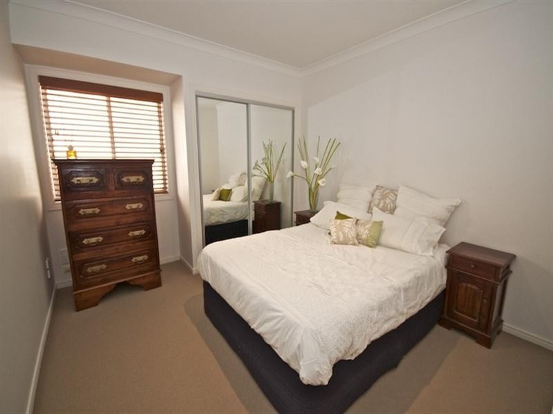 20 Hazel Court, Arundel QLD 4214
