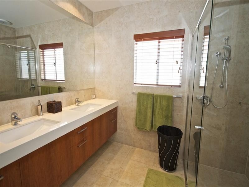 20 Hazel Court, Arundel QLD 4214
