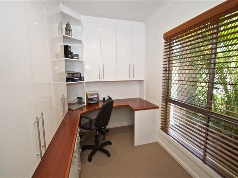 20 Hazel Court, Arundel QLD 4214
