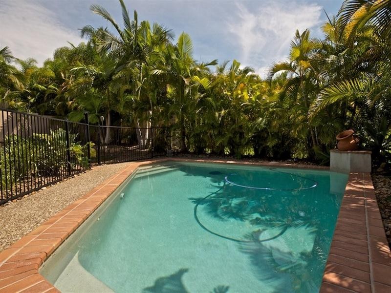 20 Hazel Court, Arundel QLD 4214