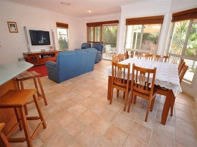 11 Adeliza Court, Arundel QLD 4214