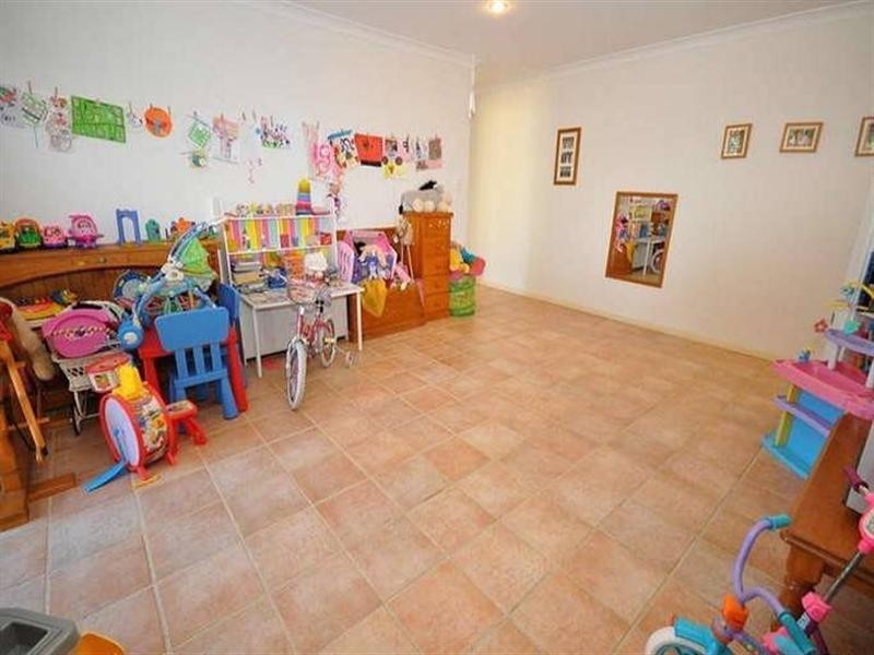 11 Adeliza Court, Arundel QLD 4214