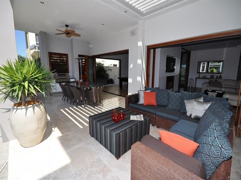 8 North Quay Drive, Biggera Waters QLD 4216